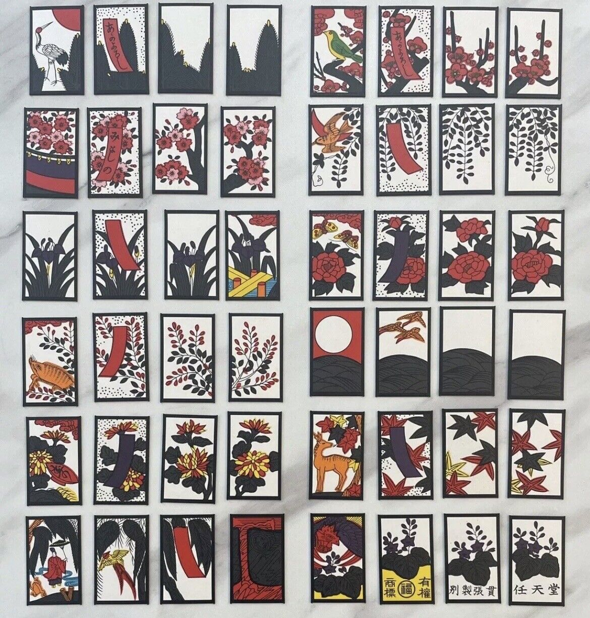 Nintendo Hanafuda Miyakonohana 都の花　Japanese Playing Cards Set of Red and Black